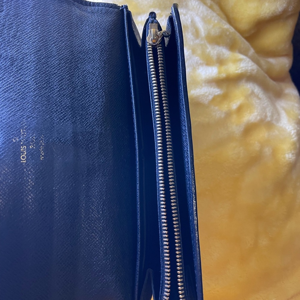 Authentic LV wallet - Picture 5 of 7